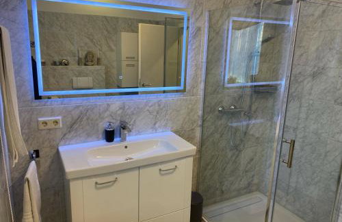 Lüttje Huus Frieda mit Strandkorb am Strand von Mai bis September - Photo 14