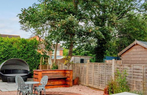 Exquisite Renovation in Central Location with Garden and Parking - Photo 70