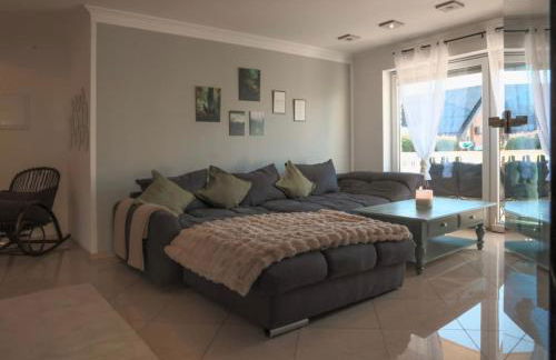 Familienwohnung mit Whirlpool Badewanne und Balkon - Foto 8