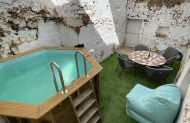 Villa privada y piscina salina y chimenea colgante - Foto 37