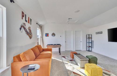 Stylish 4BR Family Home with Game Room and Backyard - Foto 45