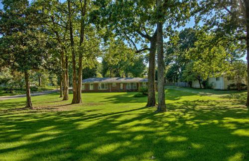 Charming Florence Getaway with Fireplace and Grill! - Foto 28