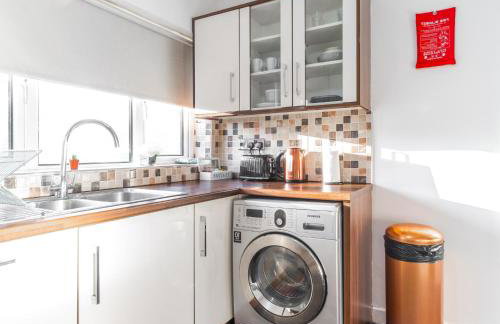 Charming 3 Bed House - Garden - Parking - Wi-Fi Netflix 83BMH - Foto 25