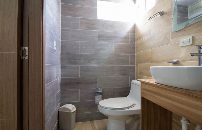 Modern Apt With free parking and AC 3brs - Foto 11