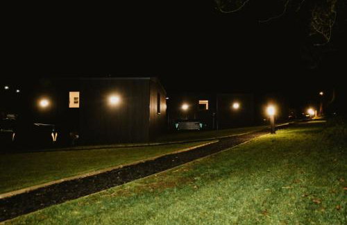 Luxury Glamping Cabin sleeping 4 People with Private Hot Tub and BBQ with views across the North Coast Ballycastle Pod 2 - Foto 40