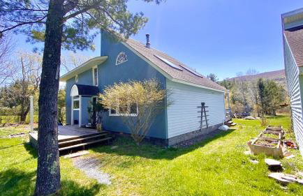 Cheerful 3-bedroom cabin with mountain view - Foto 14