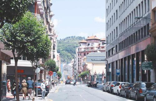 Prime Location Bilbao | 4BR, 2BA & Parking - Foto 25