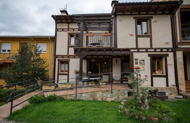 Chalet in Toba With Garden & Fireplace - Photo 1