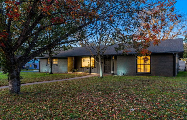 Quiet 3 Bedroom Home Walkable to Zilker Park - Photo 36