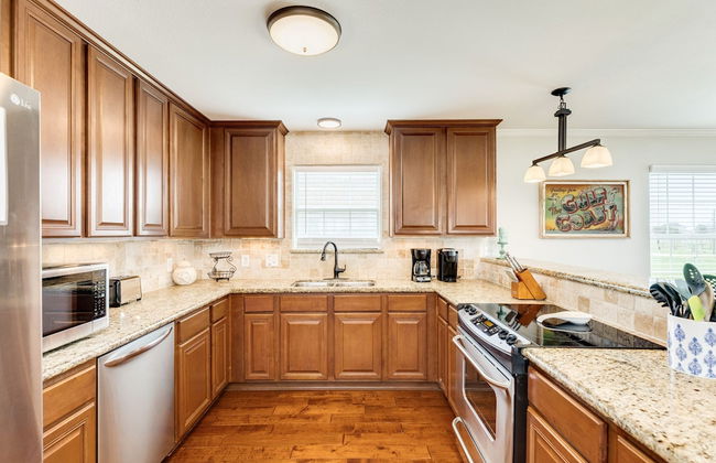 Backyard Oasis Hot Tub and 2 Shaded Decks - Foto 36