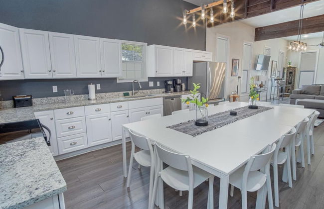 Gorgeous Family-friendly Home Near Downtown - Photo 9