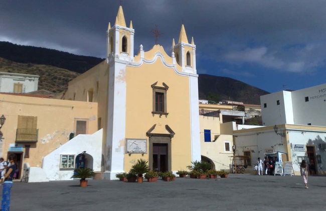 Salina Excursion - Photo 2