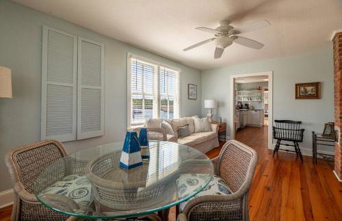 Sawyers Lodge - Historic Soundfront Home, Pool, Hot Tub, Boat Launch, Kayaks, Pets OK, Flex Stays - Foto 26