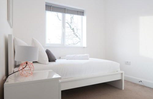 Lysander House - Modern, 4-Bed House, near Alton Towers - Foto 26