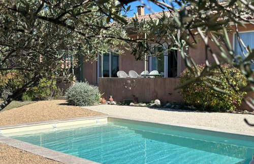 La Villa Tanamera, très jolie maison piscine, à 2 pas du centre-ville - Foto 1