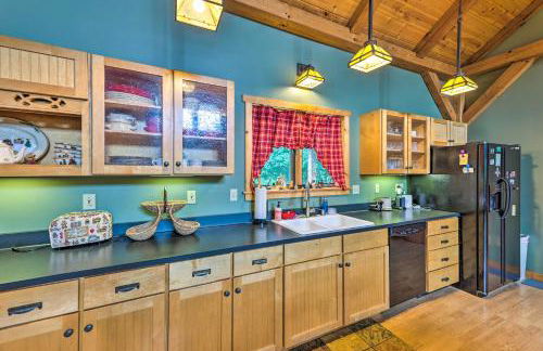 Slaty Fork Escape with Mountain View and Hot Tub! - Foto 12