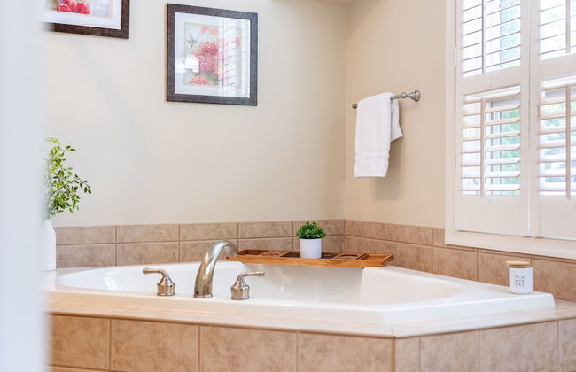 Highland Hideaway by Avantstay Group Poconos Retreat w Patio Game Room - Foto 27