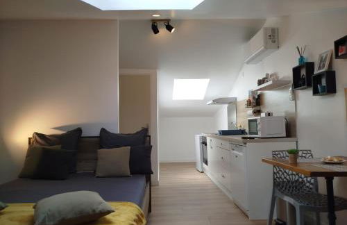 Studio Proche Centre ville avec Place de Stationnement - Foto 2