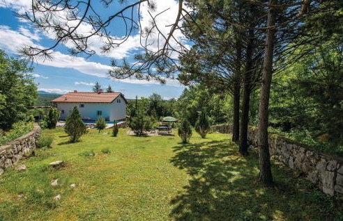 4 Bedroom Gorgeous Home In Jurdani - Photo 8