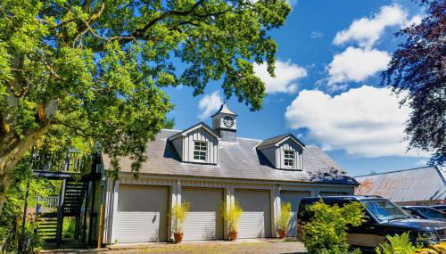 Modern and Stylish WoodHous - Photo 2