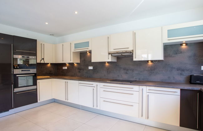 4 bedroom House in Bormes-les-Mimosas with private pool and garden - Photo 11