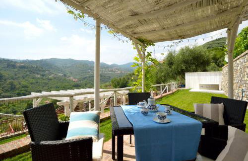 casa con mini piscina, giardino e area giochi per bambini - Foto 13