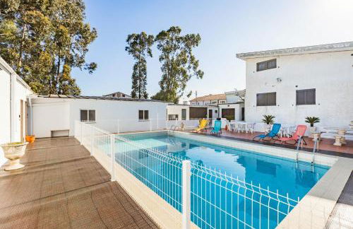 Live, Laugh, Love Beach Guest Home with AC - Foto 12