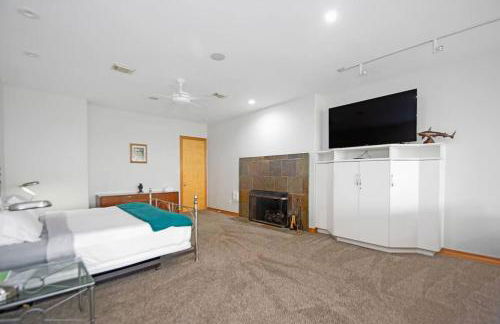 Bay Breeze Estate - Heated Pools, Private Pier & Walk to the Kemah Boardwalk - Foto 19