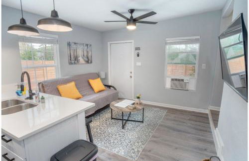 Cozy and Lovely 2BR 1BA Apt#b Near Lively Downtown - Foto 10