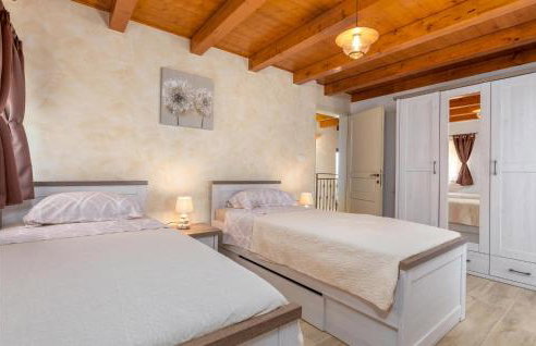 Cozy Home In Rojnici With Wifi - Photo 29