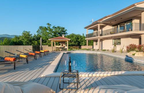 Luxury Villa Santa Cruz with XL pool and Jacuzzi - Photo 4