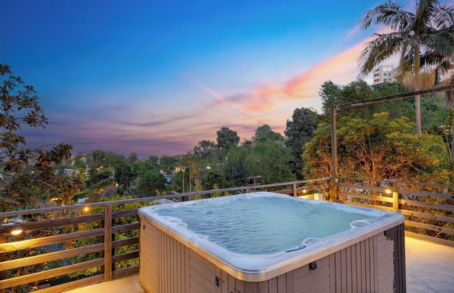 A-lister by Avantstay Hollywood Hills Luxe Group Escape w/ Pool - Photo 2