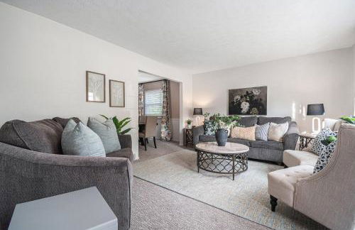 Central Family Oasis with Hot Tub & Fenced Yard - Foto 7