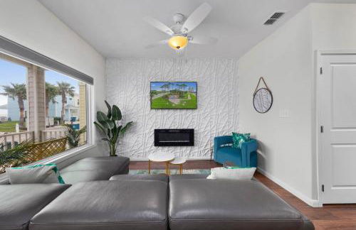 Bayfront Cottage- Pool - Hot Tub - Close to Beach - Foto 3