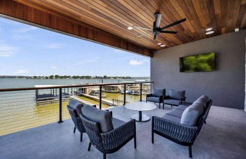 Lakefront Stay for 16 with Pool Dock & Game Room - Foto 32