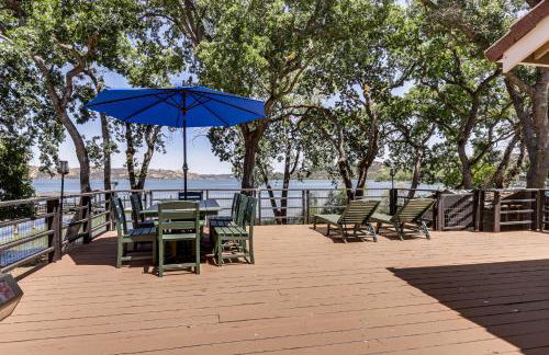 Dock, Slip and Launch Waterfront Home on Clear Lake - Foto 1