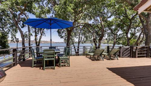 Dock, Slip and Launch Waterfront Home on Clear Lake - Foto 1