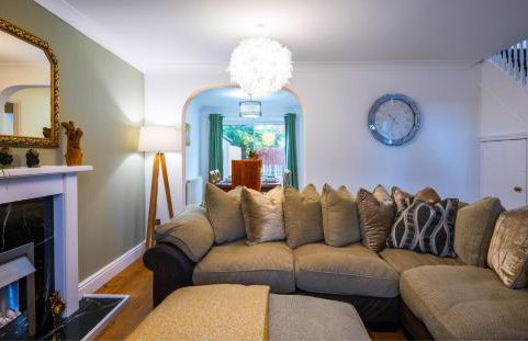 Award Winning Beautiful House in South Cambridge, 14-Min Drive to the City Centre, Free Parking, No Sofabeds, Sleeps 6 - Photo 1