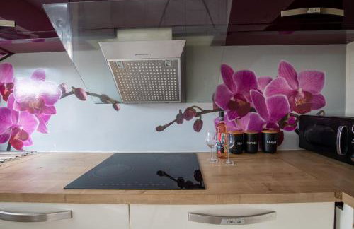 2BR Home Near Shops & Transport Links - Foto 16