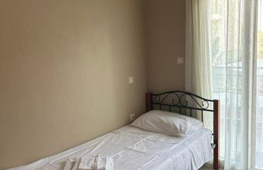 Four Seasons House - Photo 2