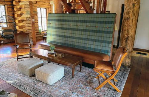 Log Cabin sleeps 20 with hot tub, EV Charger, firepit - Foto 19