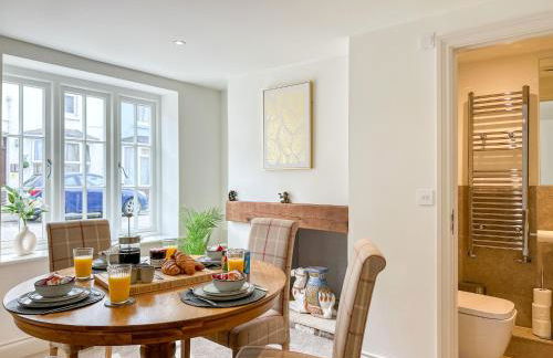 Modern Canterbury 3 Bedroom Townhouse - Pets Welcome & Free Parking - Foto 16