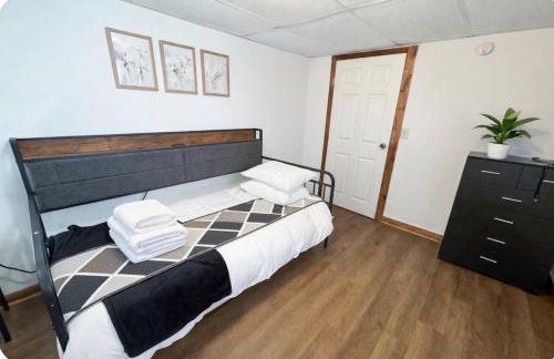 5BR Accessible Valley & Lake View Home Near Cornell - Sleeps 10 - Foto 59