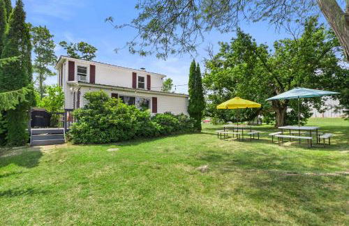 Keuka Wine Trail Vineyard View Farmhouse - Fire Pit & Game Room - Foto 54