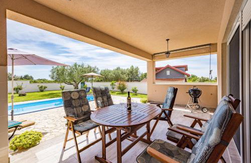 Villa Sunny Olive - Photo 26