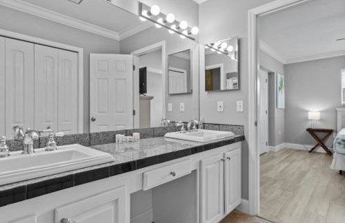 NEW!Paradise PalmsDockPoolKayaks GrillView! - Foto 26