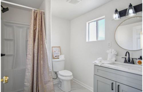 Cozy Historic Gem: 5 Mins to Downtown SA - Foto 23