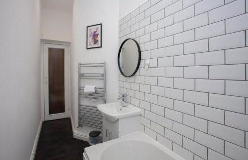 Modern, Light-filled and Sleek West End Apartment - Foto 7