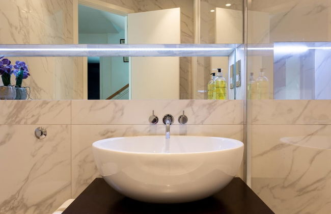 NEW Stunning 5BD Kensington House - Photo 37