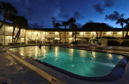 Walkable to Beach, Restaurants, Entertainment! - Photo 48